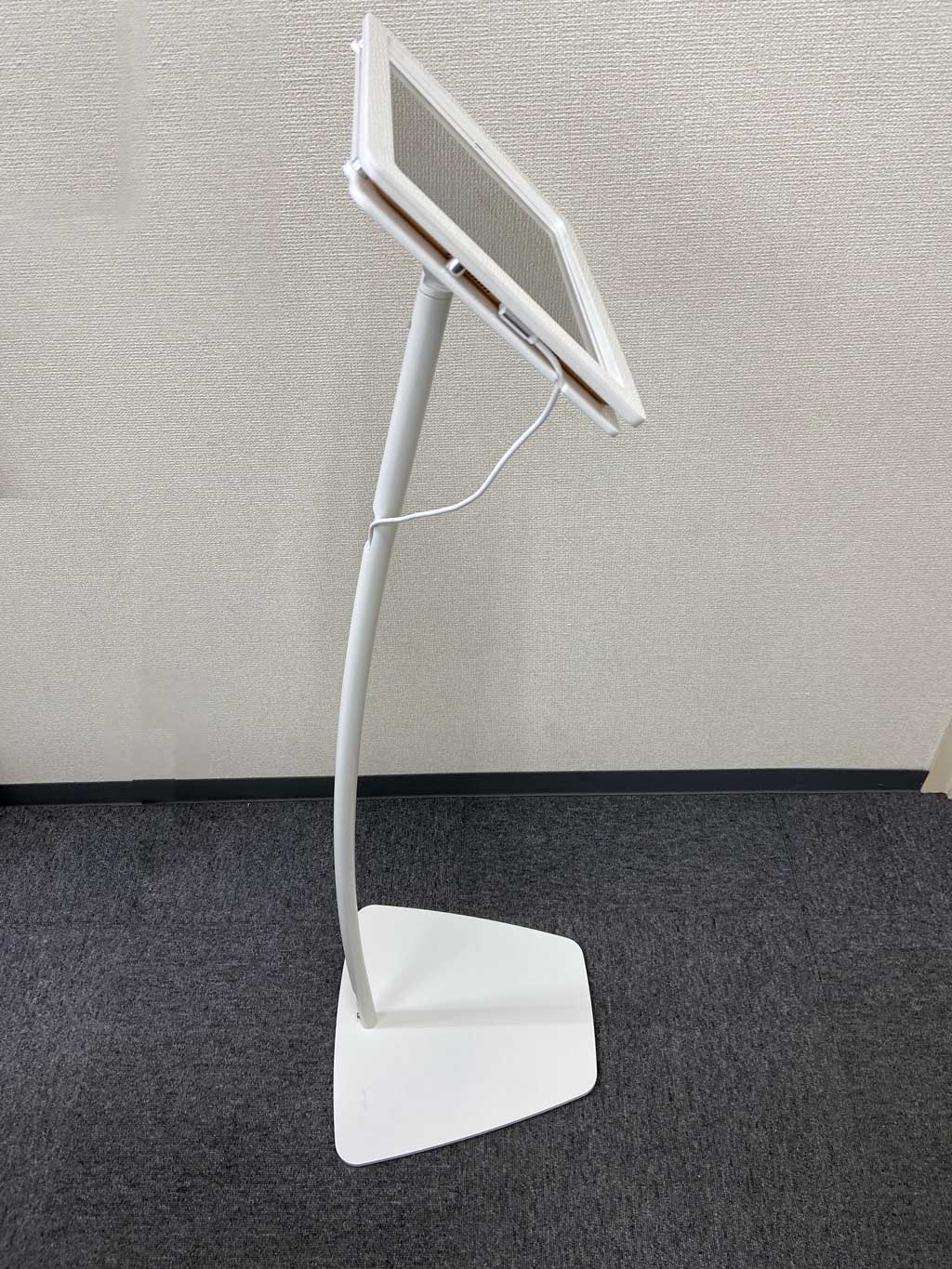 iPadフロアスタンド白