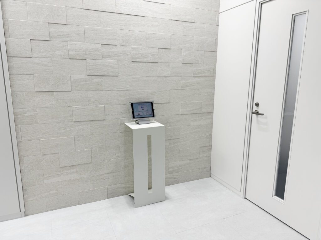 無人 受付タブレット