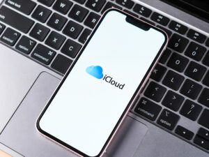 iPhoneに映るiCloud画面　とPC