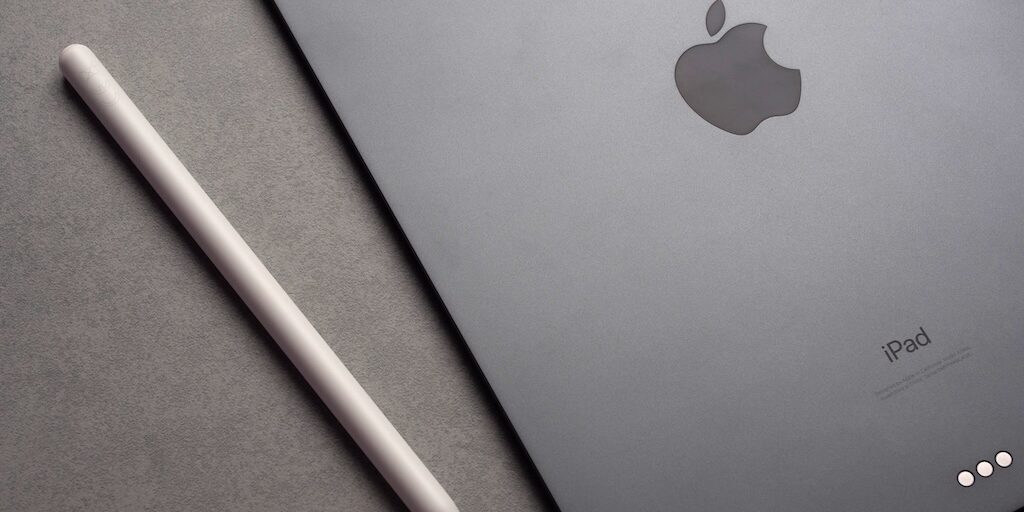 iPadの裏面とApple pencil